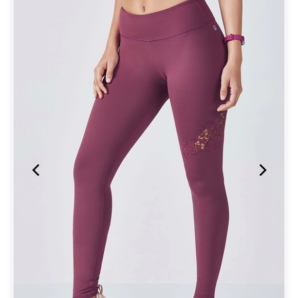Fabletics cute cabarnet color leggings - Picture 4 of 4